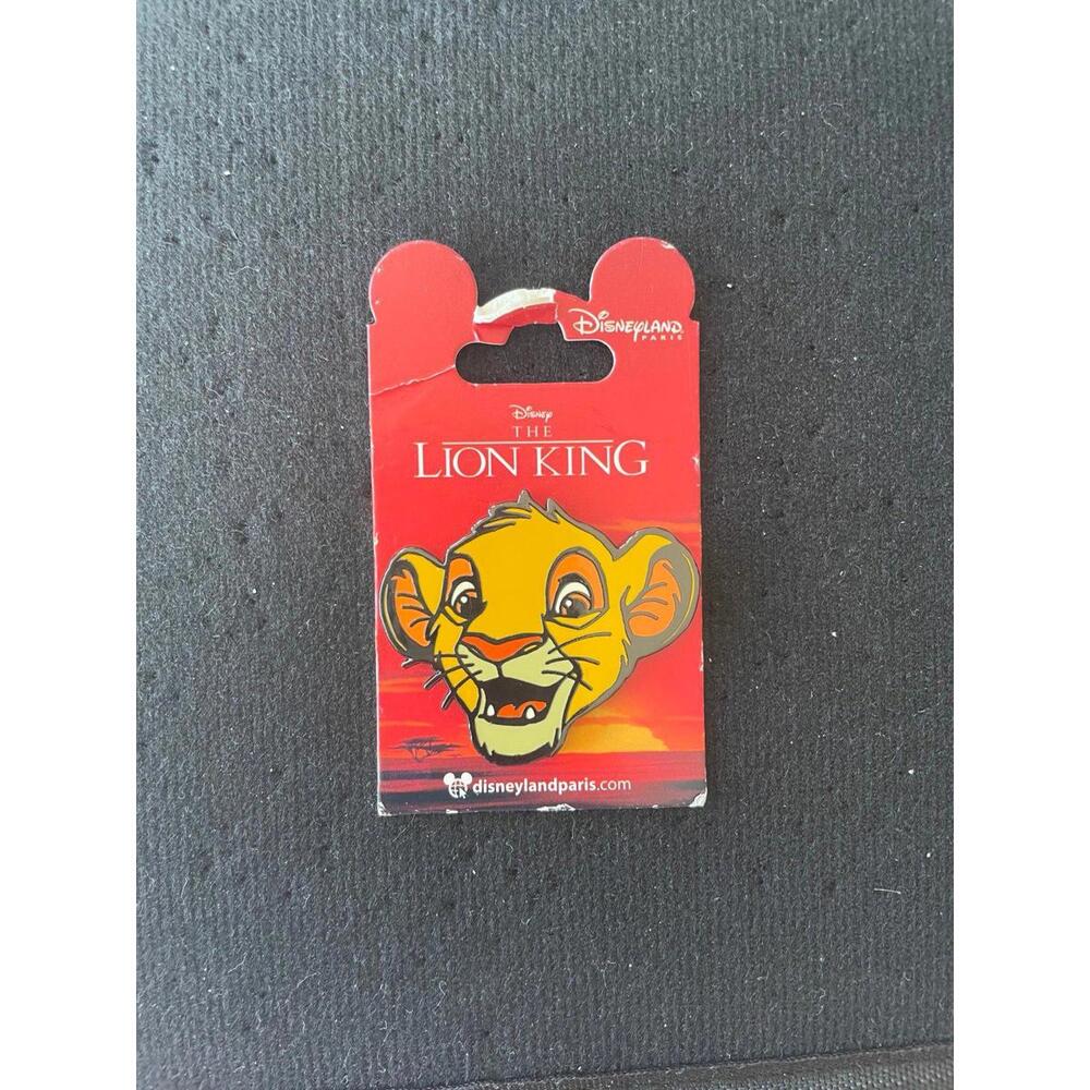 Disneyland Paris simba pin